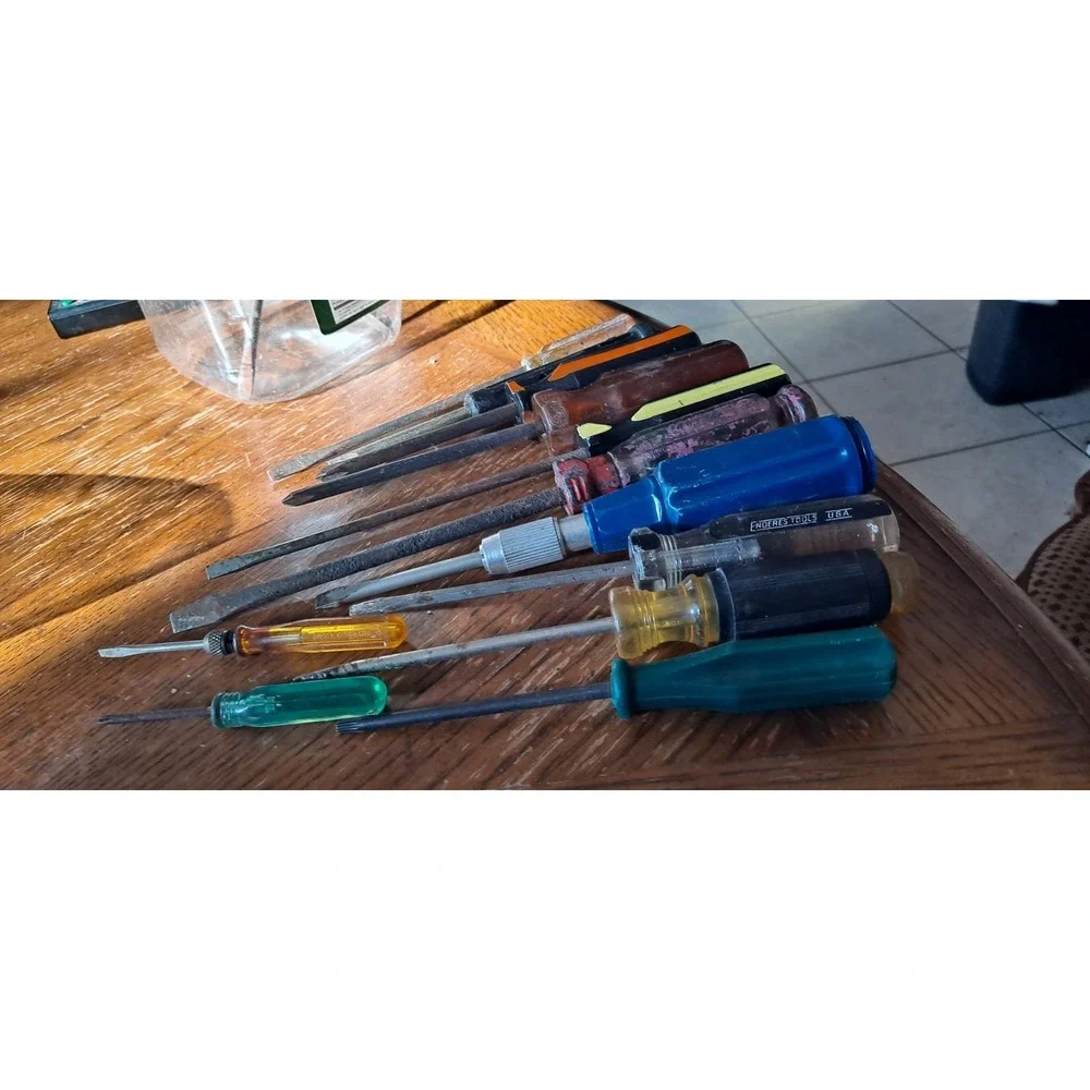 12 Vintage Screwdrivers‎